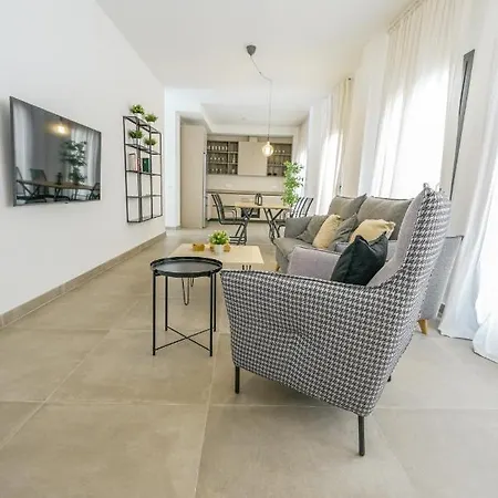 Moott Homes Casa De Leones Apto 1